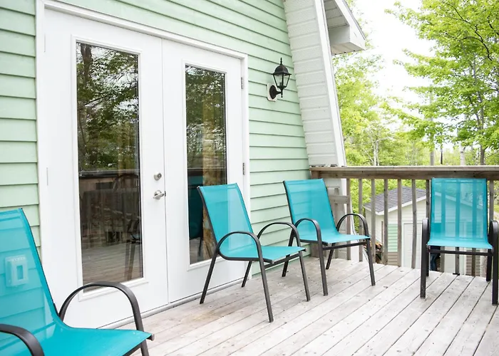 Rumi Guest House On The Cabot Trail