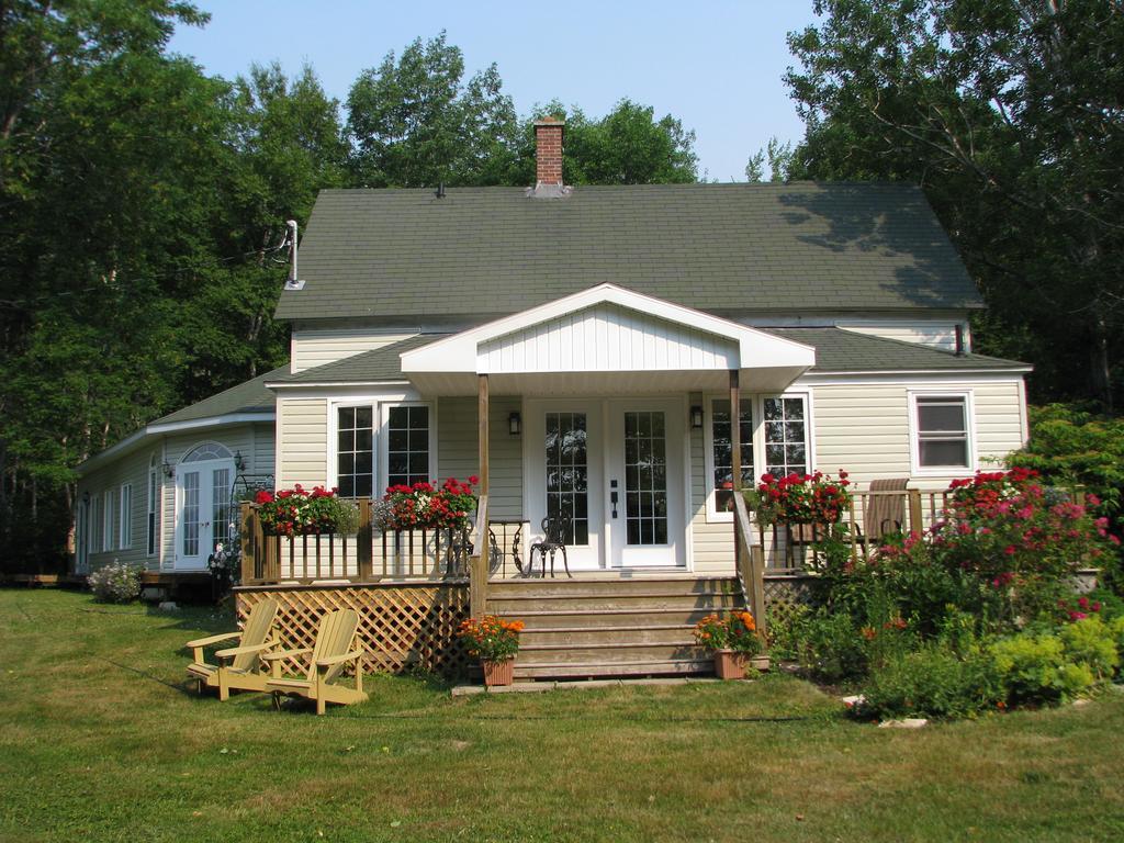 Rumi Guest House On The Cabot Trail